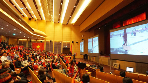 Phó Thủ tướng Phạm Bình Minh cổ vũ U23 Việt Nam