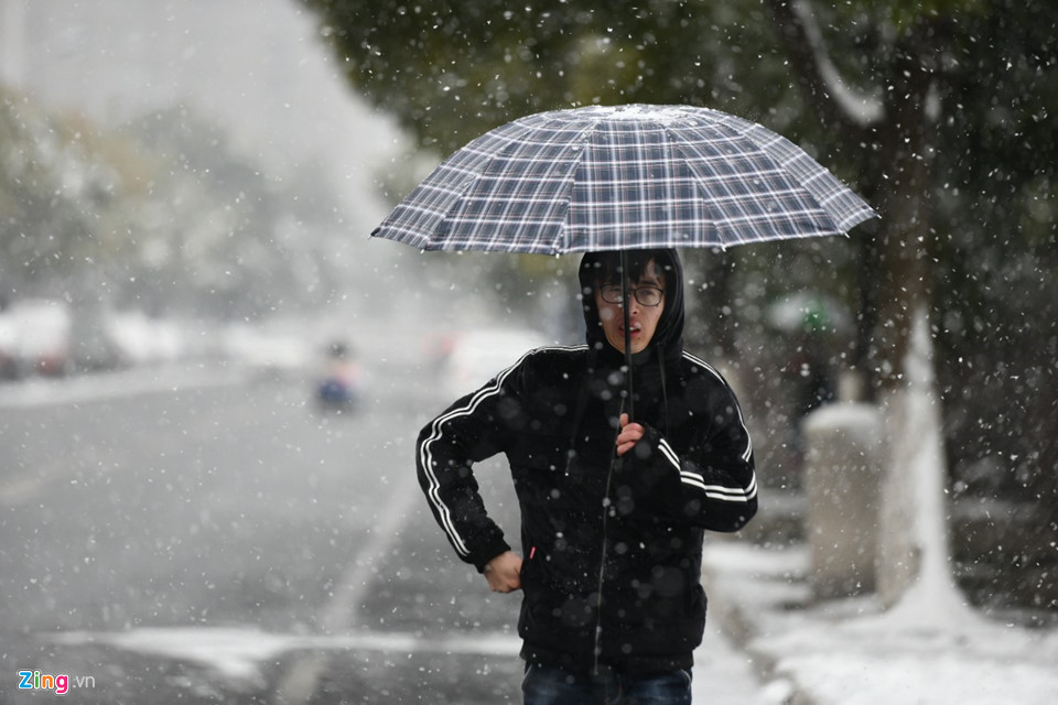 Tuyết phủ kín sân vận động diễn ra trận chung kết U23 châu Á