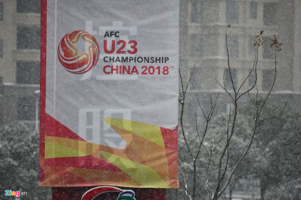 Tuyết phủ kín sân vận động diễn ra trận chung kết U23 châu Á