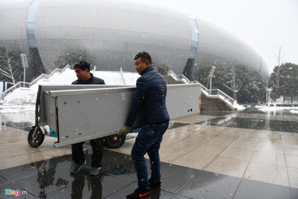 Tuyết phủ kín sân vận động diễn ra trận chung kết U23 châu Á