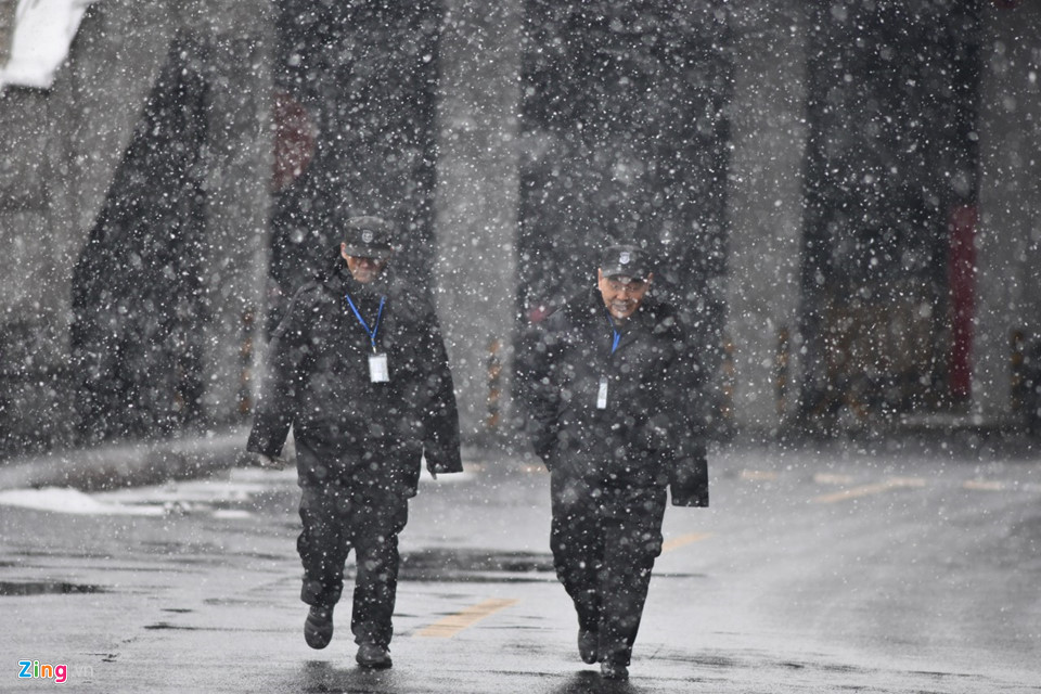 Tuyết phủ kín sân vận động diễn ra trận chung kết U23 châu Á