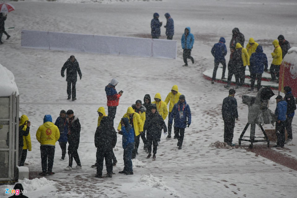 Tuyết phủ kín sân vận động diễn ra trận chung kết U23 châu Á