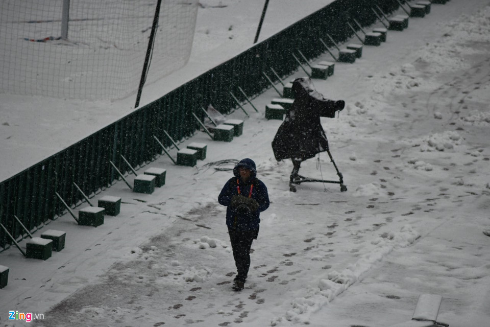 Tuyết phủ kín sân vận động diễn ra trận chung kết U23 châu Á