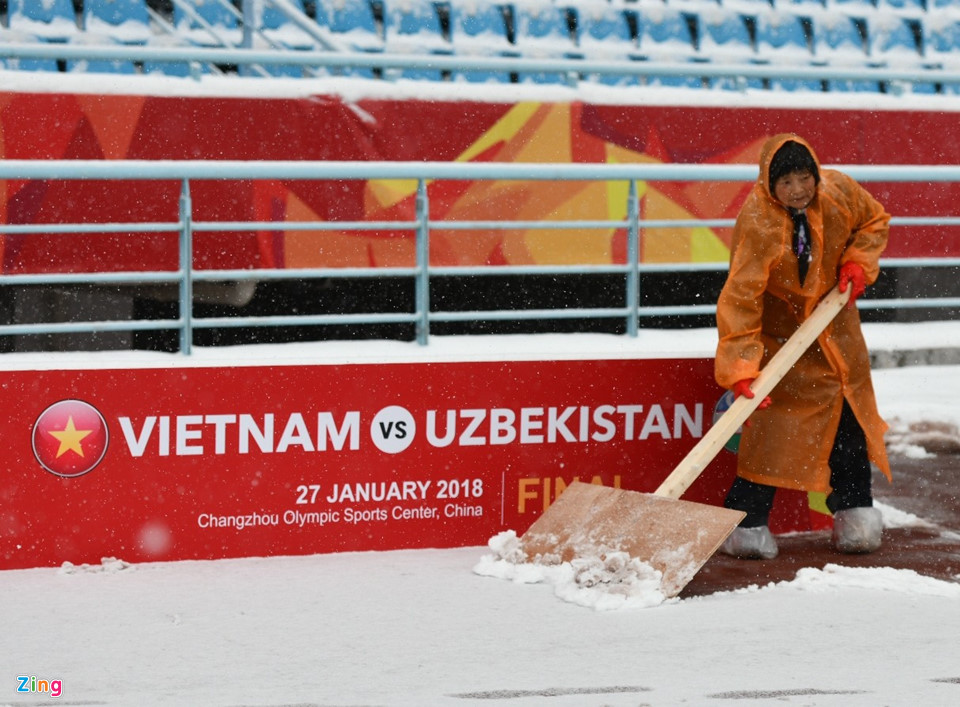 Tuyết phủ kín sân vận động diễn ra trận chung kết U23 châu Á