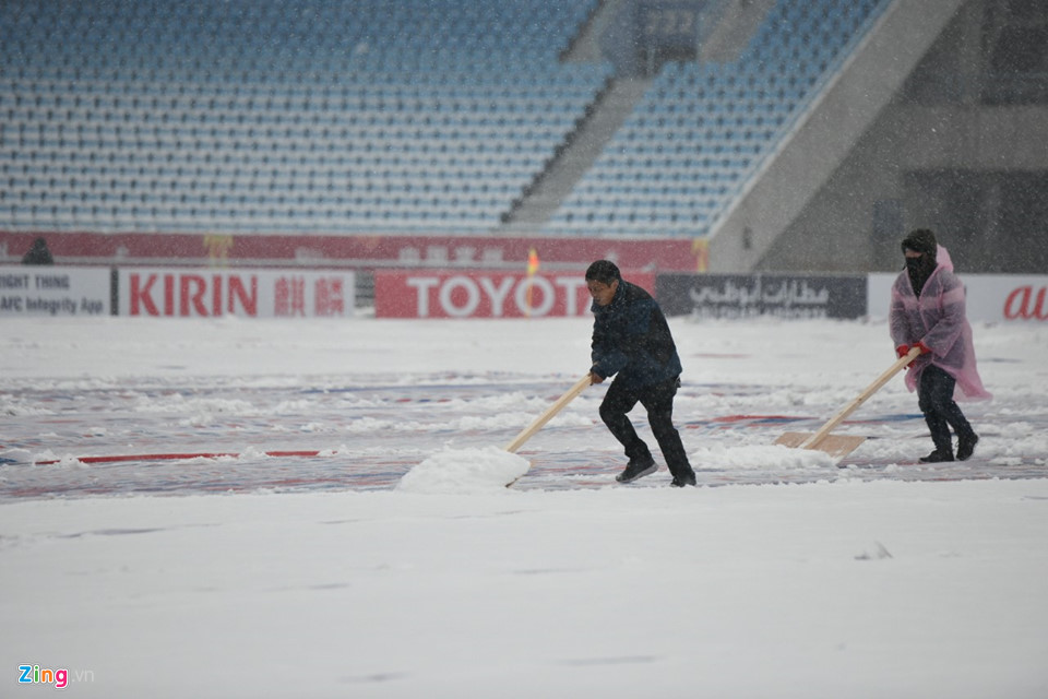 Tuyết phủ kín sân vận động diễn ra trận chung kết U23 châu Á