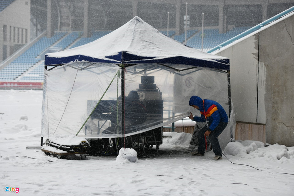 Tuyết phủ kín sân vận động diễn ra trận chung kết U23 châu Á