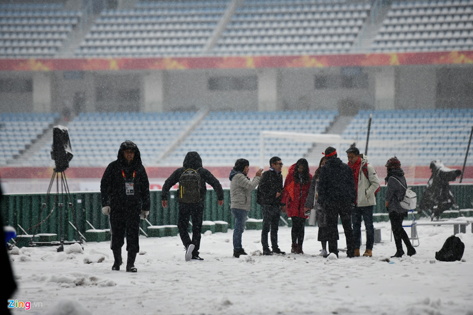 Tuyết phủ kín sân vận động diễn ra trận chung kết U23 châu Á