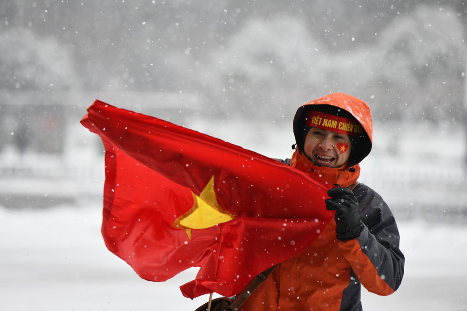 Tuyết phủ kín sân vận động diễn ra trận chung kết U23 châu Á