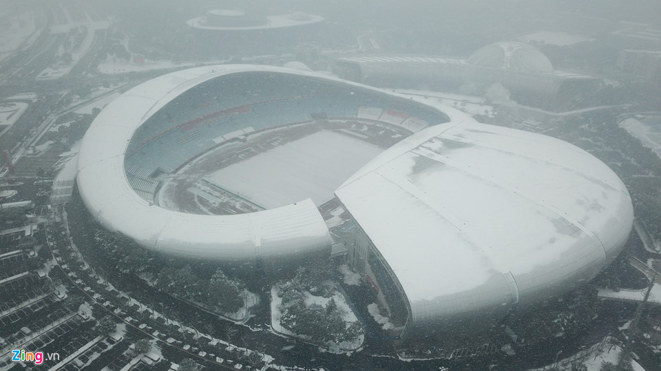 Tuyết phủ kín sân vận động diễn ra trận chung kết U23 châu Á