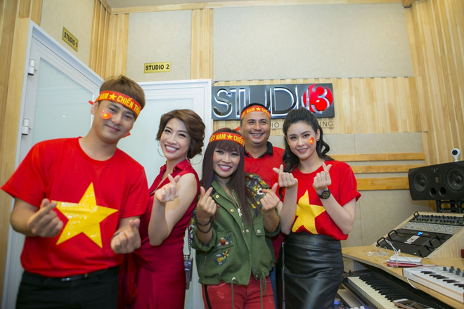 22 ca sĩ cổ vũ U23 Việt Nam bằng MV Những ngôi sao vàng