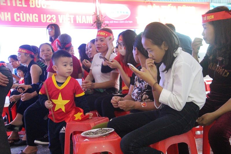 Mong U23 vô địch để bố mẹ tặng trung vệ Tiến Dũng quà vô giá Mong U23 vô địch để bố mẹ tặng trung vệ Tiến Dũng quà vô giá