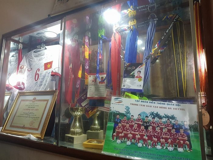 Mong U23 vô địch để bố mẹ tặng trung vệ Tiến Dũng quà vô giá