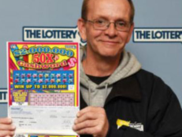 Trúng số, bị từ chối trả 10.000 USD, bắt phải nhận... 1 triệu USD