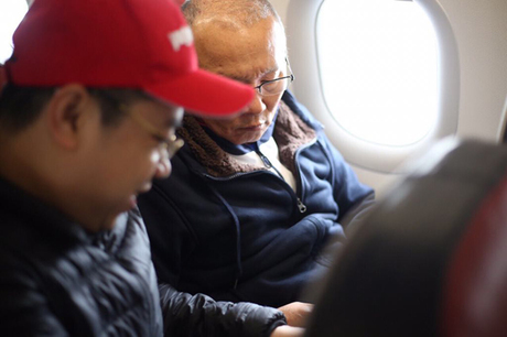 Các cầu thủ U23 Việt Nam trở về giữa biển người chào đón