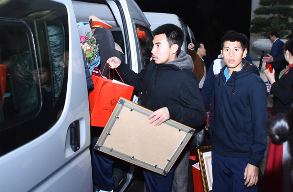 Các tuyển thủ U23 hát Niềm tin chiến thắng tại Mỹ Đình