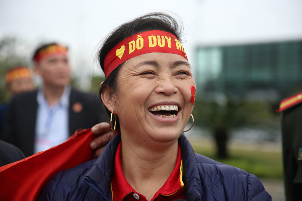 Các cầu thủ U23 Việt Nam trở về giữa biển người chào đón