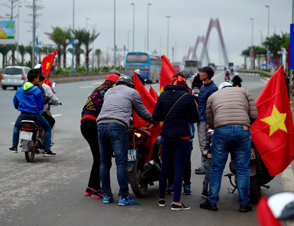 Các cầu thủ U23 Việt Nam trở về giữa biển người chào đón