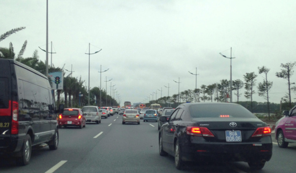 Các cầu thủ U23 Việt Nam trở về giữa biển người chào đón