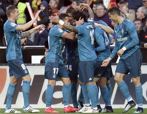 Ronaldo lập cú đúp penalty, Marcelo ghi tuyệt phẩm giúp Real đại thắng