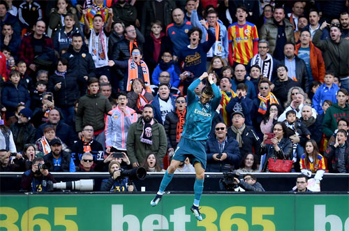 Ronaldo lập cú đúp penalty, Marcelo ghi tuyệt phẩm giúp Real đại thắng