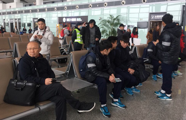 Các cầu thủ U23 Việt Nam trở về giữa biển người chào đón Các cầu thủ U23 Việt Nam trở về giữa biển người chào đón