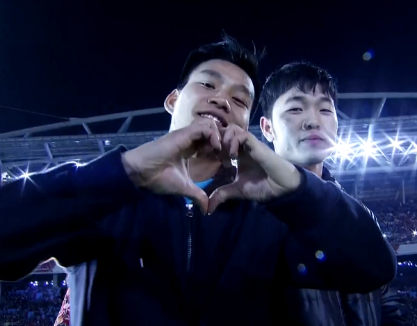 Các tuyển thủ U23 hát Niềm tin chiến thắng tại Mỹ Đình