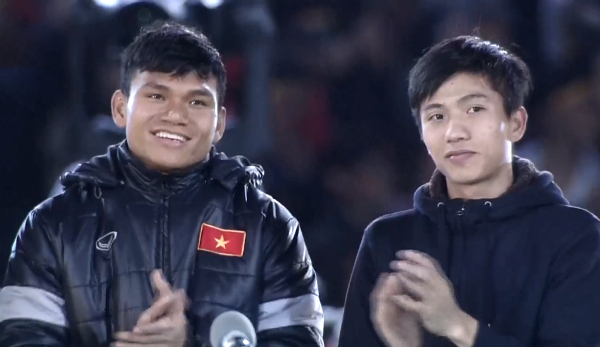 Các tuyển thủ U23 hát Niềm tin chiến thắng tại Mỹ Đình