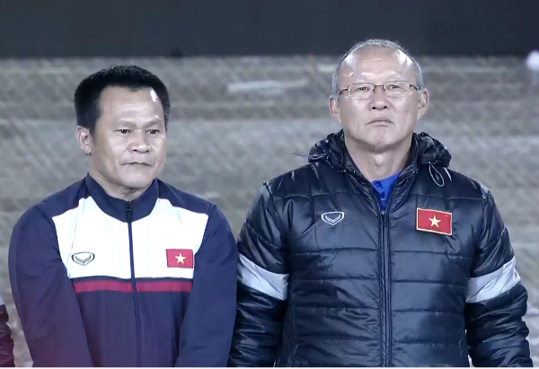 Các tuyển thủ U23 hát Niềm tin chiến thắng tại Mỹ Đình