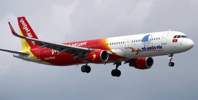 Phát sốt với cơ trưởng 9X điển trai lái chuyên cơ đặc biệt đón U23 Việt Nam về nước