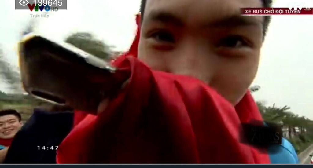 Công Phượng, Duy Mạnh cùng U23 Việt Nam liên tục check-in Facebook