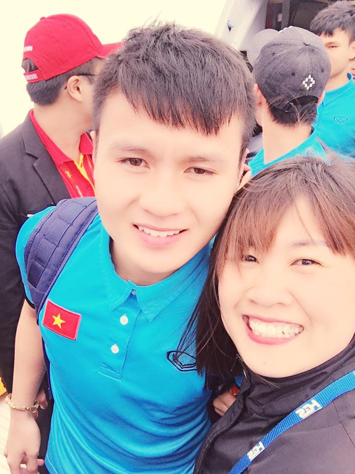 Công Phượng, Duy Mạnh cùng U23 Việt Nam liên tục check-in Facebook