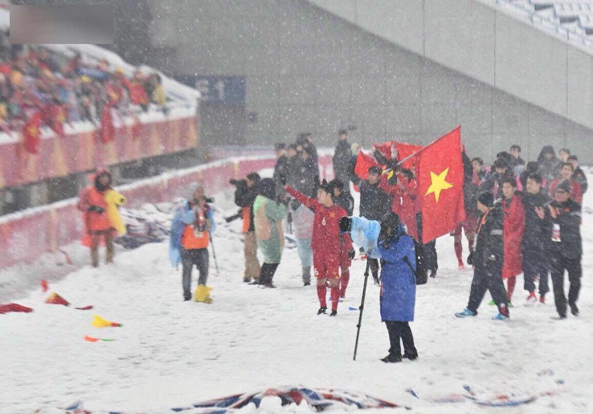 Khoảnh khắc không bao giờ quên: U23 Việt Nam cúi chào tri ân người hâm mộ đã sát cánh trong trận chung kết lịch sử