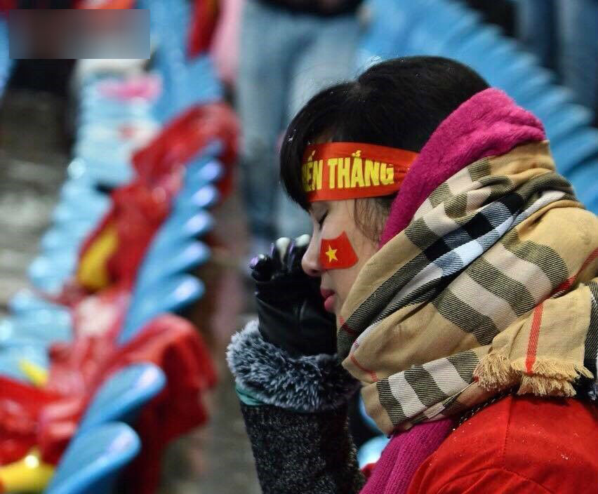 Khoảnh khắc không bao giờ quên: U23 Việt Nam cúi chào tri ân người hâm mộ đã sát cánh trong trận chung kết lịch sử