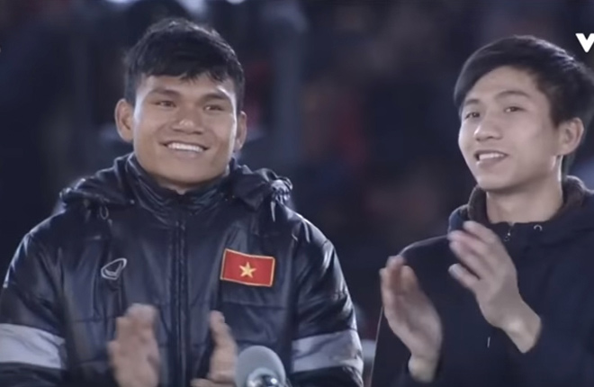 Khoảnh khắc cho thấy dàn cầu thủ U23 Việt Nam chỉ là những cậu trai mới lớn