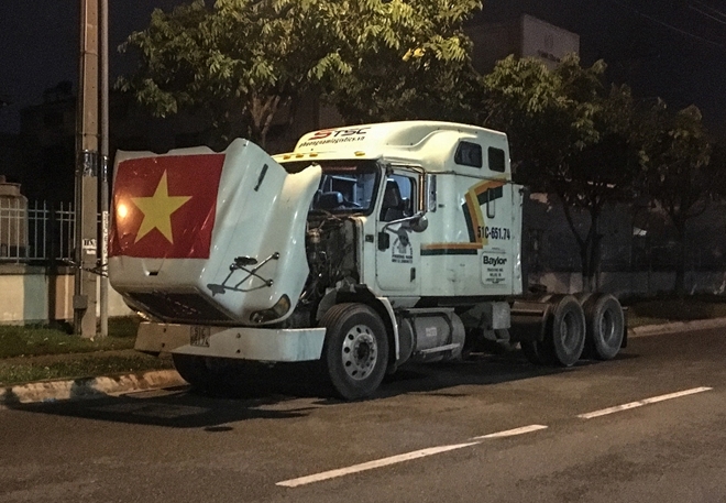 Bắt tài xế xe đầu kéo cán chết nhân viên taxi Vinasun