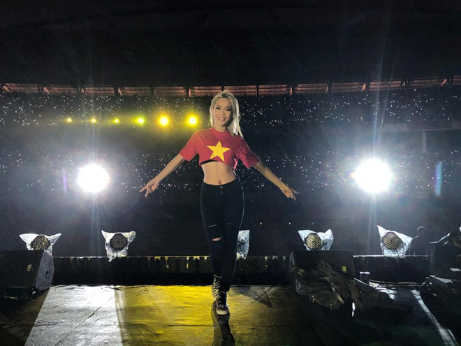 DJ King Lady trình diễn sôi động mở đầu gala mừng công U23 Việt Nam