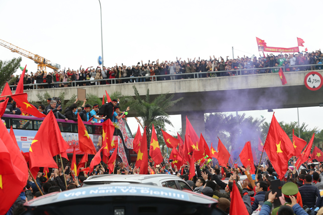 Hào quang của ai?