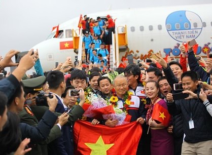 Bầu Đức, bầu Hiển… ở đâu trên chiếc xe diễu hành của U23 Việt Nam? Bầu Đức, bầu Hiển… ở đâu trên chiếc xe diễu hành của U23 Việt Nam?