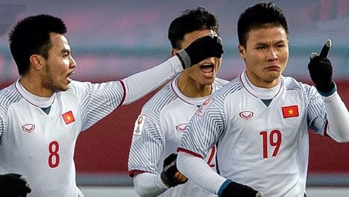 Bầu Đức, bầu Hiển… ở đâu trên chiếc xe diễu hành của U23 Việt Nam? Bầu Đức, bầu Hiển… ở đâu trên chiếc xe diễu hành của U23 Việt Nam?