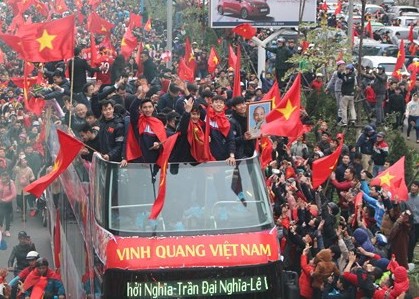 Bầu Đức, bầu Hiển… ở đâu trên chiếc xe diễu hành của U23 Việt Nam? Bầu Đức, bầu Hiển… ở đâu trên chiếc xe diễu hành của U23 Việt Nam?