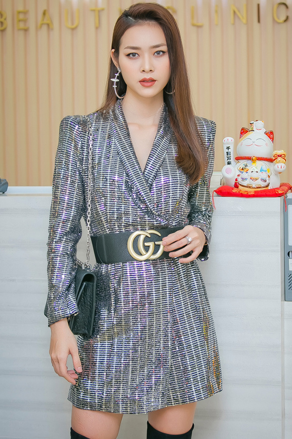 Đủ kiểu diện blazer dáng dài từ mỹ nhân Việt