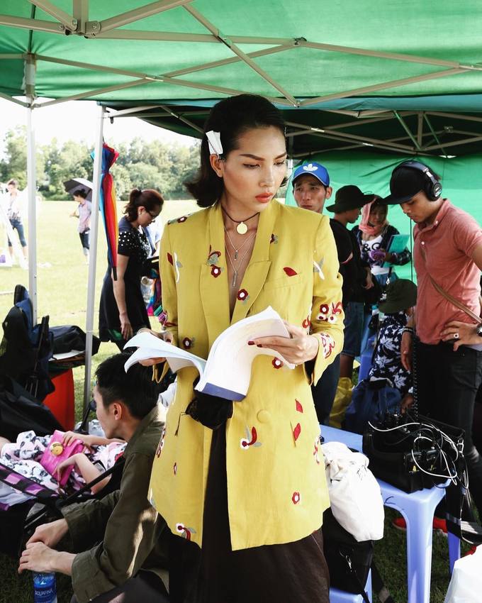 Đủ kiểu diện blazer dáng dài từ mỹ nhân Việt