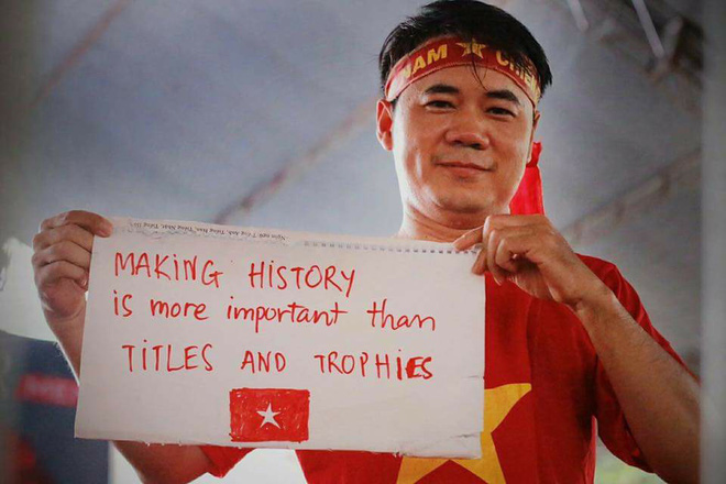 Cười vỡ bụng với nghìn lẻ một khẩu hiệu cổ vũ U23 Việt Nam cực ấn tượng của cổ động viên cả nước