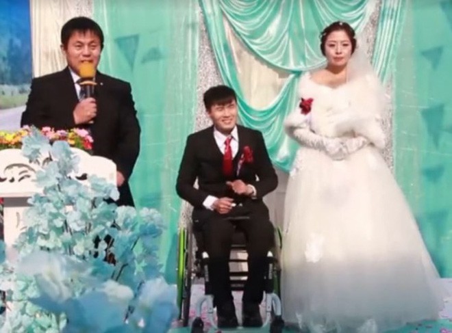 Bị bạn gái bỏ rơi sau khi liệt nửa người, 3 năm sau người đàn ông nhận được điều bất ngờ từ livestream trên MXH