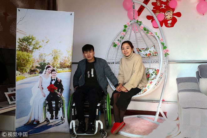 Bị bạn gái bỏ rơi sau khi liệt nửa người, 3 năm sau người đàn ông nhận được điều bất ngờ từ livestream trên MXH Bị bạn gái bỏ rơi sau khi liệt nửa người, 3 năm sau người đàn ông nhận được điều bất ngờ từ livestream trên MXH