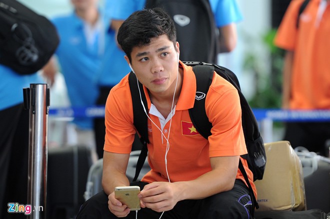 Thủ môn Bùi Tiến Dũng thích có bạn gái cứ xinh là được rồi, Công Phượng thì lại ngược lại Thủ môn Bùi Tiến Dũng thích có bạn gái cứ xinh là được rồi, Công Phượng thì lại ngược lại