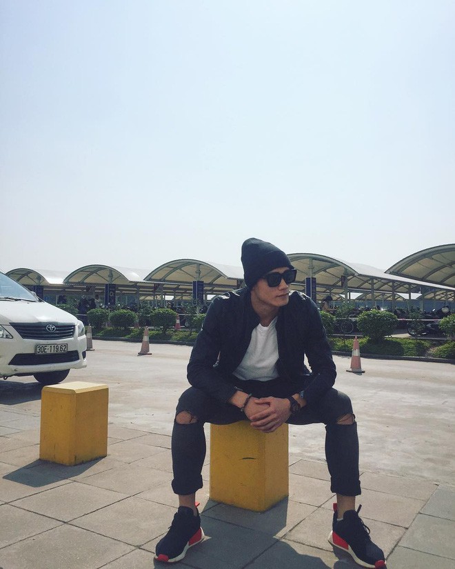 Thủ môn Bùi Tiến Dũng thích có bạn gái cứ xinh là được rồi, Công Phượng thì lại ngược lại Thủ môn Bùi Tiến Dũng thích có bạn gái cứ xinh là được rồi, Công Phượng thì lại ngược lại