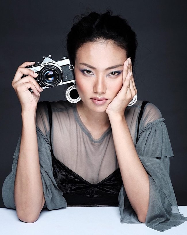 Phản ứng bất ngờ của dàn mẫu về việc chân dài diện đồ phản cảm đón U23 Việt Nam