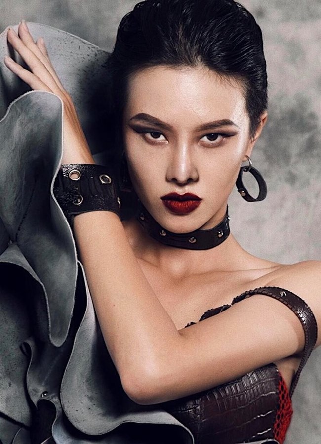 Phản ứng bất ngờ của dàn mẫu về việc chân dài diện đồ phản cảm đón U23 Việt Nam