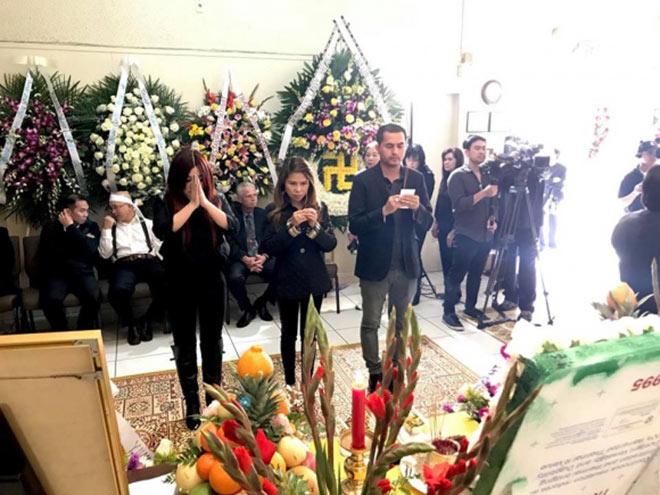 Nghệ sĩ Văn Chung qua đời tại Mỹ, vợ cũ Bằng Kiều và Đức Tiến đau xót đến viếng